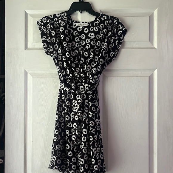 Monteau Dresses & Skirts - Monteau Black and White Floral Mini Dress